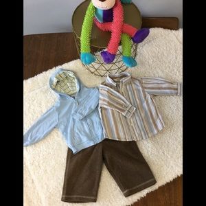 Adorable boys outfit in perfect condition.
